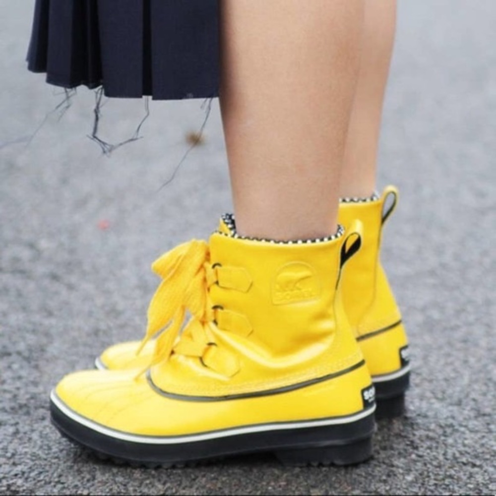 Sorel Tivoli Yellow Polka Dot Lace Up Waterproof Rain Boots Sz 9